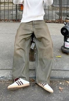 Ant Vaughn, Baggy Jeans Outfit, White Shoes Men, Guy Fits, Pants Outfit Men, Streetwear Fits, Boys Fits, Plain Outfits, Mens Casual Dress Outfits