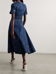 ERDEM Leather-trimmed floral-print denim midi dress | NET-A-PORTER Jean Trench Coat, Chintz Fabric, Nye Outfits, Denim Midi Dress, Print Denim, Printed Denim, Fashion Woman, Clothes Collection, Fitted Bodice