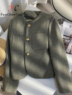 42587844608173|42587844640941|42587844673709|42587844706477 Korean Coat, Vintage Jackets Women, Open Blazer, Womens Jackets Casual, Jackets Women, Pocket Jacket, Vintage Jackets, Winter Looks, Vintage Jacket