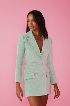 Mint green tweed blazer dress featuring a V-neck, long sleeves, collar, lapel, unique back opening, and front button closure. An elegant and versatile piece to add a pop of color to your wardrobe. Crafted from high-quality tweed, it boasts a vibrant shade of mint green for a fresh touch to your looks. With a neckline that enhances the collar, long sleeves, and front button closure, this blazer dress is versatile enough for both formal occasions and casual events. The collar and lapel add a class Tweed Blazer Dress, Green Tweed Blazer, Blazer Verde, Green Tweed, Tweed Blazer, Blazer Dress, Formal Occasion, Mint Green, Color Pop