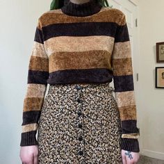 The brand is Rafaella Petites. Tagged a size small. Could work for a medium also imo. 80% rayon 20% acrylic. So silky soft. Has a handful of areas that have started to thin (most notably on one of the sleeves) and a tiny pulled thread on the turtleneck but is in otherwise great condition. Seen on a 5'5"1/2, 32" bust, 25" waist & 38" hip. Measurements taken flat then stretched taut.  Shoulders: 15.5" flat up to 17.5" Chest: 17" flat up to 22" (34"-44") Length: 24" Sleeves: 29" Brown Turtleneck, Brown Tone, Pullover Sweater Women, 90s Vintage, Vintage Brown, Women Pullover, Turtleneck Sweater, Sweater Outfits, Pullover Sweaters