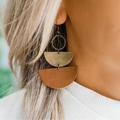 Boho Earrings Diy Leather Earrings, Earrings Polymer, Wood Jewelry, Brass Accents, Bohemian Earrings, Leather Diy, Geometric Earrings, Circle Earrings, White Tee