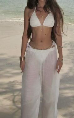 Body Aesthetics Beach, Cute Aesthetic Bikinis White, Acubi Beach Outfits, Aestethic Bikinis Grunge, Mermaid Core Bikinis, White Girl Outfits, Beachwear Fashion, Birthday Fits, People Clothes