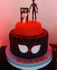 a spiderman birthday cake with the number seven on it's face and eyes