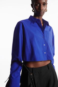 Inject some colour into your wardrobe with this vibrant cobalt-blue shirt. Shaped for a cropped silhouette, it's made from smooth cotton-blend poplin and has a pointed collar and utility-style patch pocket. - Relaxed fit- Button closure- Back box pleat66% Cotton, 30% Polyamide, 4% Elastane / Machine wash Back length of EU 36 is 46.5cm / Model wears a size EU 36 Bright Winter Color Palette, Color Palette Outfit, Cobalt Blue Top, Timeless Knitwear, Winter Color Palette, Satin Trousers, Utility Style, Bright Winter, Linen Shirt Dress