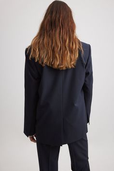 This blazer features a tailored material and an oversized fit. It has a lapel neckline, padded shoulders and front flap pockets. Our blazer features an open inner pocket on one side, a back slit detail and a double button closure down the front. Side A, Tailored Blazer, Future Fashion, Oversized Blazer, Short Coat, Na Kd, Shirts & Tops, Flap Pocket, Women Empowerment