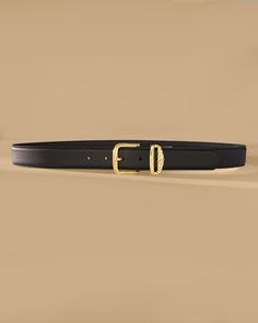 Handcrafted in Italy⁣ Genuine full-grained Italian leather⁣ Custom molded 24k gold tone buckle ⁣ Adjustment: 5 holes⁣ Strap Width: 1" (3 cm) ⁣ Sizing: Measurement is taken from the buckle point to the center hole⁣XXS: 27”⁣ (jean size 22-24)XS/S: 31”⁣ (jean size 25-27)M/L: 35”⁣ (jean size 28-30) Hair Gift, Cowboy Belt, Designer Belt, Togo Leather, Designer Belts, Studded Belt, Lv Monogram, Black Leather Belt, Simple Bags