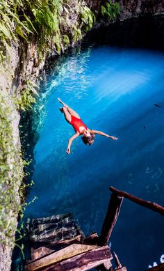 A picture of Renee from Renee Roaming floating in a cenote in Mexico. Cancun Mexico Outfits, Mexico Vacation Outfits, New Zealand Itinerary, Honeymoon Inspiration, Central America Travel, Yucatan Peninsula, Mountain Travel, Early In The Morning