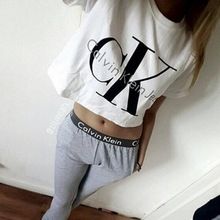 2016 sistema de la ropa de moda de verano de las mujeres A Estrenar 2 unidades set top y pantalón trajes de jogging Chándal para las mujeres(China (Mainland)) Calvin Klein Crop Top, Calvin Klein Outfits, White Tracksuit, Bra Crop Top, Loungewear Fashion, Pj Bottoms, Crop Top And Leggings, Crop Top Bra, Leggings Set