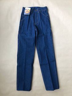 Unworn, originating from the archive of a jeans shop that closed down late last century.  Deadstock Lee Grandpas Dungaree from the 80s/90s 100% raw cotton, Made in Belgium.  High rise and slightly tapered leg. Two front pockets and two back pockets,  smaller pockets on the right. Hammer loop on the left leg.  Waist: 74cm / 29"  Front rise: 32cm / 12.5" Seat: 102cm / 40" Inseam: 88cm / 34.5" Label size W29 L34, equivalent within the range of a modern S Advice to find your fit is found below! Look at the measurements and compare these on an item in a similar style that fits you and start by taking the listings front rise measurement.  This is important as it determines where the waistband will rest on your body; a pair of high waist pants often has a smaller waist measurement than a pair of Painter Pants, Painters Pants, Carpenter Pants, Raw Denim, Lee Jeans, Dungarees, Small Waist, High Waisted Pants, Jeans Shop