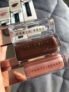 #fenty #rihannafenty #rihannaaesthetic #makeuplover Fenty Beauty Gloss Bomb, Fotografi Vintage, Makeup Needs, Luminizer, Makeup Obsession, Fenty Beauty