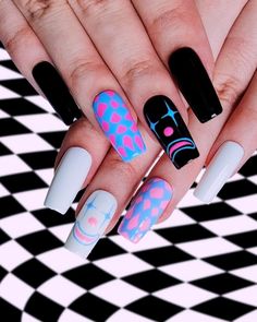 Clown Nails Designs, Clowncore Nails, Clown Nail Art, Clown Nails, Circus Nails, Racing Nails, Black And White Clown, Checkered Black And White, Checkered Nails