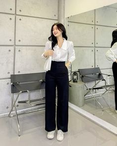 Smart Casual Work Outfit Women, Mode Ulzzang, Smart Casual Work Outfit, Casual Work Outfits Women, Corporate Attire, Casual College Outfits, Work Fits