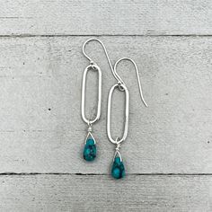 Long Turquoise and sterling silver link earrings. The turquoise has a beautiful teal color and black matrix. They dangle from long shiny sterling silver paperclip links and French ear wires. They are lightweight and have lots of beautiful movement. All metal is solid 925 sterling silver. Earring size: 51mm (2 inches) long The earrings are ready for shipping and will be shipped within 24-72 hours from purchase. They will arrive in a gift box with a ribbon. ------ FREE silver polishing cloth is in Link Earrings, Trombone, Teal Color, February Birth Stone, Silver Earring, 72 Hours, Teal Colors, Paper Clip, Solid 925 Sterling Silver