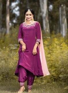 Work Suit Design, Latest Party Wear Suits, Bridal Suits Punjabi, Patiala Suit Designs, Punjabi Suits Designer, Embroidery Suits Punjabi