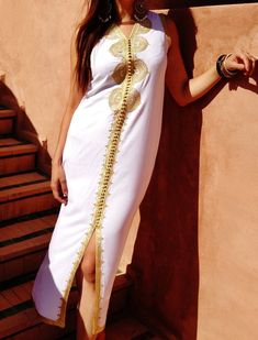 White Non Sleeve Kaftan Caftan-Kenza-Kaftan Caftan resort White Kaftan, Resort Wear Beach, Cover Up Beach, Moroccan Kaftan, Traditional Outfit, Moroccan Dress, Wedding Spring, Moroccan Caftan, Autumn Dress