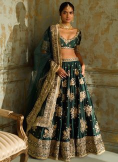 Dark Pink Lehenga, Bridal Wedding Outfit, Dark Green Lehenga, Lehenga Blue, Rajasthani Lehenga, Green Lehenga Choli, Bridesmaid Lehenga, Big Floral, Bridal Lehenga Collection