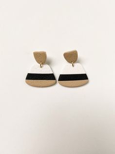 Black, tan, and white striped polymer clay earrings. Howlite Jewelry, Beige Earrings, Wood Dangle Earrings, Abstract Earrings, Poly Clay, Polymer Clay Christmas, Yellow Jewelry, Light Weight Jewelry