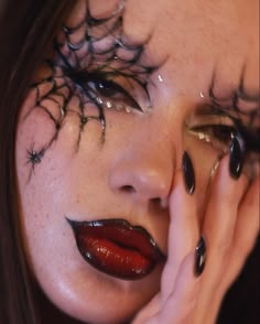 Halloween Editorial Makeup, Sucubus Makeup, 2023 Halloween Makeup, Grunge Halloween Makeup, Holloween Makeup Glam, Cool Halloween Makeup Creative, Black Makeup Halloween, Make Up Looks Halloween, Halloween Makeup 2023