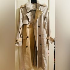 Avec Les Filles Belted Plaid Trench Coat Size Xs Chic Cream Cotton Outerwear, Beige Double-breasted Cotton Outerwear, Neutral Cotton Outerwear For Fall, Beige Button-up Spring Outerwear, Spring Beige Button-up Outerwear, Beige Button-up Outerwear For Spring, Beige Cotton Outerwear For Spring, Spring Beige Outerwear With Buttons, Cream Cotton Outerwear For Spring