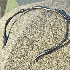 Forged Iron Serpent Torc | Dragon Tails Neck Ring | Torque Necklace Material: Hand forged iron, treated against rust. 120 gramsNeck Circumference* Sizes Available: 35cm (13.3") through 55cm (21.7") * The proper way to measure is the actual circumference of your neck. We will then size the length of the torc and the opening of the torc based on that circumference. Worldwide shipping available!Custom made per order. Please allow an additional week or two for delivery times. Organic Industrial, Blacksmithing Projects, Fantasy Accessories, Double Circle Necklace, Affordable Fine Jewelry, Pagan Necklace, Iron Jewelry, Hammered Jewelry, Neck Ring