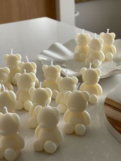 there are many small teddy bears made out of marshmallows on the table