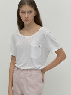 This is a trendy and feminine top by DEPOUND that is made out of high quality and sturdy material. With distinctive mood of the design and comfortable wear, you can style it for your casual daily outfit.- Triple stitches on the cuffs and hem- Point label on the pocket- Minimal U neckline Feminine White Crew Neck T-shirt, White Crew Neck T-shirt With Pockets, Everyday White T-shirt With Side Pockets, Basic White Ring-spun Cotton T-shirt, Pink Cotton T-shirt With Pockets, Feminine Top, U Neck, Daily Outfits, Neck T Shirt