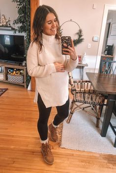 Trudnice Moda, Thanksgiving Outfit Pregnant Women, Cute And Comfy Pregnant Outfits, Sweater Outfits Pregnant, Maternity Dress And Sweater Outfit, Maturity Fall Outfits, Cold Winter Maternity Outfits, Maternity Outfits Thanksgiving