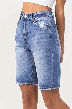 Boyfriend shorts are a relaxed and casual addition to your summer attire. With their loose and comfortable fit, they provide a laid-back look that's perfect for those hot days. These shorts can be easily styled with a variety of tops, making them a versatile choice for a wide range of summer activities.F. Rise: 11 1/2" / Inseam: 9 1/2'' / Leg Opening: 18''Model is 5' 9'' wearing size 26 Style: Casual Print / Pattern: Light Washed Silhouette: Shorts Fit: Relaxed Embellishment: Pockets Neck Line: 100% Cotton Clothing Women, Shorts Fit, Casual Nails, Stretch Denim Shorts, Boyfriend Denim, Summer Attire, Boyfriend Shorts, Knee Length Shorts, Shorts Outfit