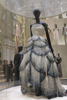 DIOR#fashion#dior Fashion Dream Job, Runway Fashion Couture, Dior Haute Couture, School Fashion, Mode Inspiration, Fancy Dresses, A Dress