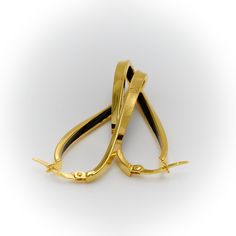 Argollas, Aros de Oro para Mujer Las argollas o aros en forma de 8 infinito son unos hermosos aretes de oro 10k diseñados especialmente para mujeres. Estas elegantes argollas de oro son el complemento perfecto para cualquier ocasión, ya sea una cena romántica o un evento especial. Su diseño en forma de 8 infinito simboliza la eternidad y el amor duradero, lo que las convierte en un regalo significativo. Con estas argollas de oro, podrás lucir un estilo sofisticado y atemporal que resaltará tu be Classic 14k Gold Hoop Earrings For Evening, Elegant Hoop Clip-on Earrings For Anniversary, Hypoallergenic Hoop Earrings For Party, Elegant Small Hoop Gold Plated Clip-on Earrings, Elegant Gold Hoop Clip-on Earrings, Elegant Hallmarked Small Hoop Jewelry, Elegant Hoop Clip-on Earrings For Formal Occasions, Elegant Hoop Clip-on Earrings For Formal Events, Elegant Yellow Gold Metal Hoop Earrings