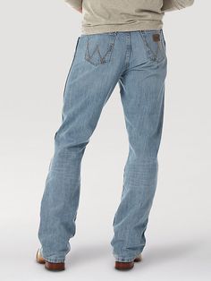 COMFORTABLE, CLASSIC, AND A LITTLE COUNTRY Wrangler® Retro® jeans are a modern take on our authentically Western jeans. Made for country rock stars, rodeo ropers, and those who just happen to have great taste, our men's retro bootcut jeans are a versatile style made to suit any occasion. They offer a comfortable mid rise, relaxed fit through the seat and thigh, and a leg opening that fits perfectly over your favorite pair of boots. Speaking to our Western heritage with a modern sensibility, our Dunlop Boots, Baffin Boots, Keen Boots, Western Outfits Men, Red Wing Boots, Retro Jeans, Western Jeans, Country Rock, Bootcut Jean