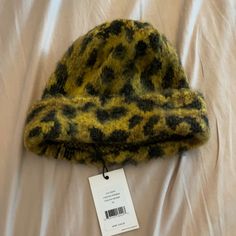 100% Authentic And New With Tags. Warm Hats For Women, Funky Beanies, Winter Hats Outfit, Winter Hat Outfit, Fluffy Beanie, Colorful Beanie, Beanie Hairstyles, Oversized Beanie, Cool Beanies