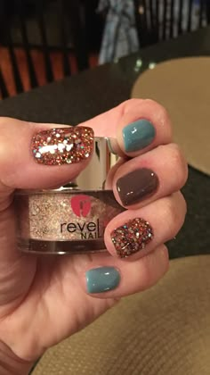 Fall Season Toe Nails, Floral Dip Powder Nails, Fall Nails Gel Polish, Revel Nail Fall Ideas, Short Nail Designs With Glitter, Fall Revel Nails, Mail Colors For September, Revel Nail Dip Powder Ideas Fall, Revel Fall Nail Ideas