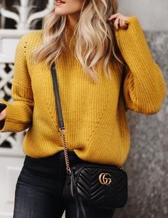 Mustard Shirt, Preppy Winter Outfits, Preppy Winter, Mustard Sweater, Sweater Outfit, Yellow Outfit, Instagram Look, Yellow Sweater, Mode Inspo