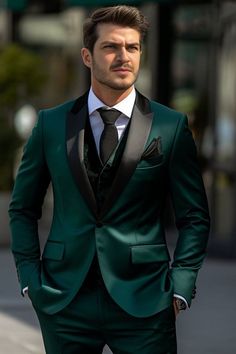 Groom Suit Emerald Green, Tuxedo Styles For Men, Green Tuxedo For Men Wedding, Emerald Green Wedding Groomsmen, Emerald Suit Mens, Emerald Green Tuxedo Wedding, Emerald Green Suit Wedding, Dark Green Tuxedo Wedding, Emerald Green Groom Suit