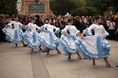 CULTURA FOLKLORICA ARGENTINA "Pericón"", danza folklórica argentina . Argentina Clothing, Argentina Culture, America Dress, Visit Argentina, Culture Clothing, American Continent, Blue And White Dress, Family Memories, American Traditional