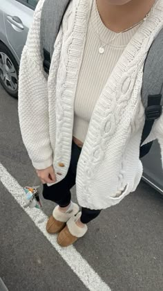 Transitional Fall Outfits For Work, Feminine Comfy Outfit, Amusement Park Outfit Fall, Winter Outfits School, Winter Cute Outfits, Amusement Park Outfit, Park Outfit, Leggings Outfits, Aesthetic Cozy