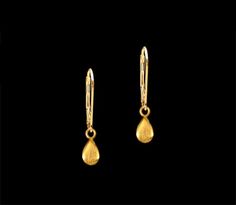 22k gold vermeil brushed teardrop 10mm ( 3D Teardrop) 14k yellow gold filled stamped ear wire earrings Total length is approx. 1.25 inches ( from the top of the ear wire ) Also available with leverback earrings Your jewelry will arrive in a beautiful gift box. #14261K6G Hypoallergenic Yellow Gold Teardrop Jewelry, Gold Minimalist Teardrop Earrings With Lever Back, Formal Teardrop Hammered Jewelry, Gold Teardrop Earrings With Lever Back As Gift, Gold Teardrop Earrings As Gift, Gold Drop Earrings As Gift With Matching Set, Gold Drop Earrings Gift Set, Gold Drop Earrings For Gifts, Gold Briolette Earrings Nickel Free