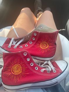 Embroidered Converse Aesthetic, Red Converse Painting Ideas, Spiderman Embroidery Converse, Embroidery Designs Converse, Converse Aesthetic Embroidery, Star Embroidered Converse, Custom Red Converse, Converse Sewing Design, Embroiderd Converse