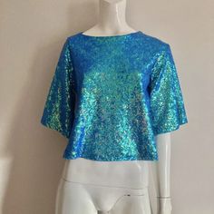 Beautiful Cropped Shirt Completely Covered In Iridescent Sequins. Has A Large Cut Out On The Back. It Is An Extra Small But It Is Very Loose Fitting And Could Certainly Be Worn By A Small/Medium. Never Worn; Still Has Tag Attached. Measurements Taken Flat: Length: 19 Inches Armpit To Armpit: 19 Inches I Ship Within Three Business Days Of Purchase. Peasant Crop Top, Beige Crop Tops, Cold Shoulder Crop Top, Sheer Crop Top, Iridescent Sequin, Purple Crop Top, Sequin Crop Top, Red Crop Top, Lily White