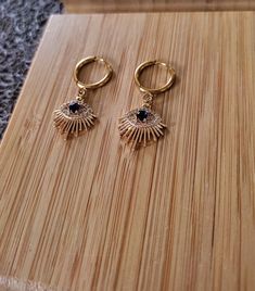 Earrings composed of round hoops with gold-plated stainless steel fasteners (13 or 18mm) and rhinestone eye pendants in gold-plated brass (15mm). Jewelry Earrings Hoops, Etsy Earrings, Etsy Accessories, Accessory Gift, Gold Plate, Gift Card, Jewelry Earrings, Hoop Earrings, Plating