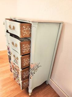 Fairycore Dresser Furniture, Refinished Chest Of Drawers, Vintage Chest Of Drawers Makeover, Cottage Core Dresser, Decoupage Dresser Drawers, Wooden Dresser Makeover, Painting Dresser Ideas, Dresser Upcycle Diy, Painting Drawers