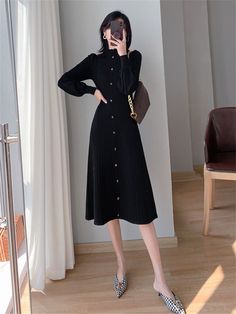 Sweater Types Women, Elegant Old Fashioned Dresses, Midi Winter Dress, Elegant Fits, Fashion Vest, Dress Couture, Casual Maxi Dress, Sweater Dress Casual, Modest Dresses Casual