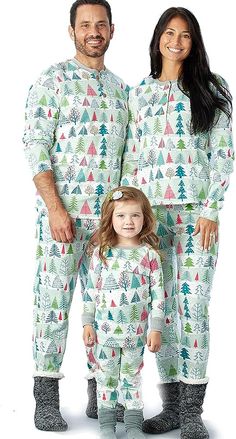 Amazon.com: HonestBaby Family Matching Holiday Pajamas Organic Cotton for Men, Women, Kids, Toddlers, Baby Boys, Girls, Unisex Pets , Feelin' Pine, 4T: Clothing, Shoes & Jewelry Matching Pyjamas, Honest Baby Products, Family Christmas Pictures, Cotton Pjs, Cozy Accessories, Christmas Ad, Cotton Pajamas