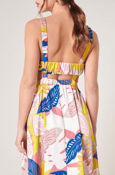 This dress is stunning in person and perfect for so many occasions! The print is beautiful and we love the unique back. Open Back Midi Dress, Palm Print Dress, Tropical Fashion, Frock For Women, Color Coral, Palm Print, Fancy Outfits, Move In, Tropical Paradise