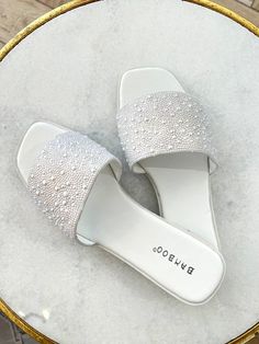 One band white bling slide Fancy Sandals, Pearl Sandals, White Sandals, Sandals Women, White Pearl, Quality Fashion, How To Feel Beautiful, Free Giveaway, Pearl White