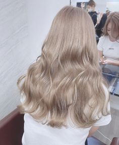 Milk Tea Blonde Hair, Medium Hair Korean, Korean Hairstyle Medium, Hairstyle Medium Hair, Long Hair Korean, Short Hair Korean, Korean Hairstyle Long