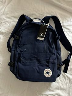 Navy Blue School Aesthetic, Converse Backpack Outfit, Navy Blue Backpack Aesthetic, Northface Backpacks Outfit, Converse Bag Backpacks, Back Packing Aesthetic, Converse Backpack Aesthetic, Blue Backpack Aesthetic, Backpack Inspo School