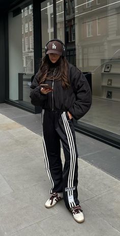 Street Sporty Style, Street Wear Athleisure, Athleisure Chic Outfits, Sport Jumpsuit Outfit, Fitted Adidas Activewear For Streetwear, Black Adidas Track Pants Outfit, Winter Adidas Athleisure Activewear, Adidas Athleisure Sweatpants For Streetwear, Adidas Jogger Outfit